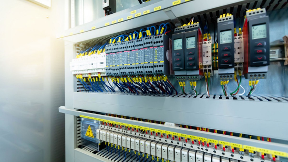 PLC ve güç kontrol bileşenleri